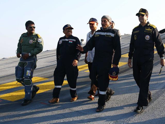 Parrikar visits the aircraft carrier INS Vikramaditya