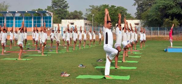 Indian air force doing yoga 3