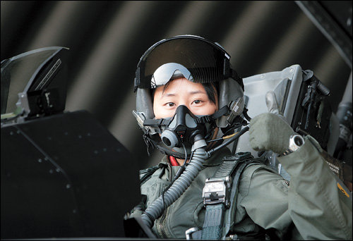 Ha Jeongmi, the first female fighter pilot in Korea