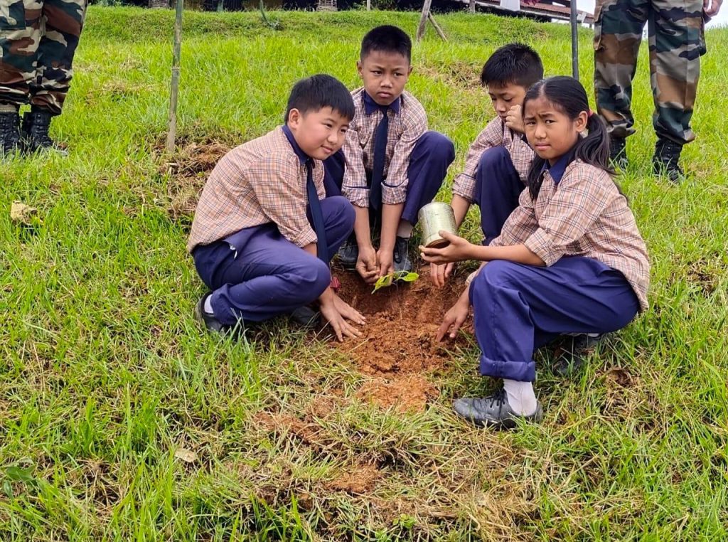 1. ASSAM RIFLES ORGANISED MASS TREE PLANTATION DRIVE AT SORDE VILLAGE KAMJONG DISTRICT MANIPUR4