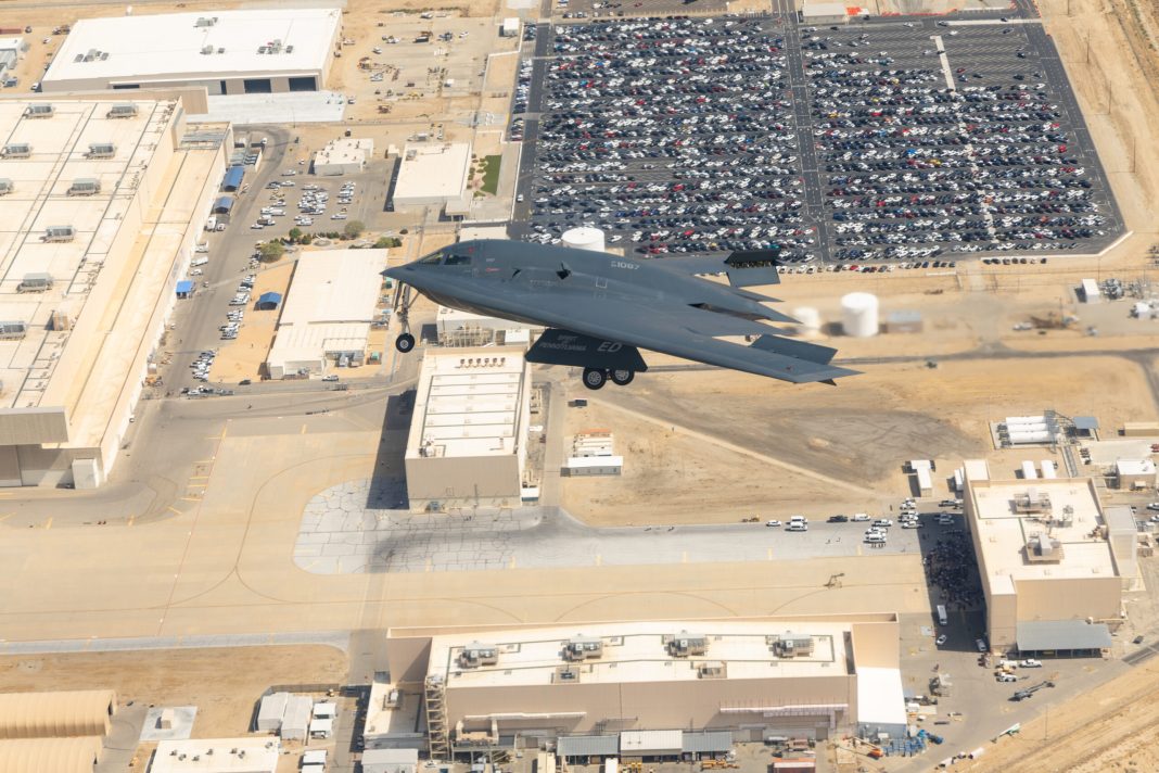 US Air Force B-2 Bomber Finishes Maintenance in Record Time