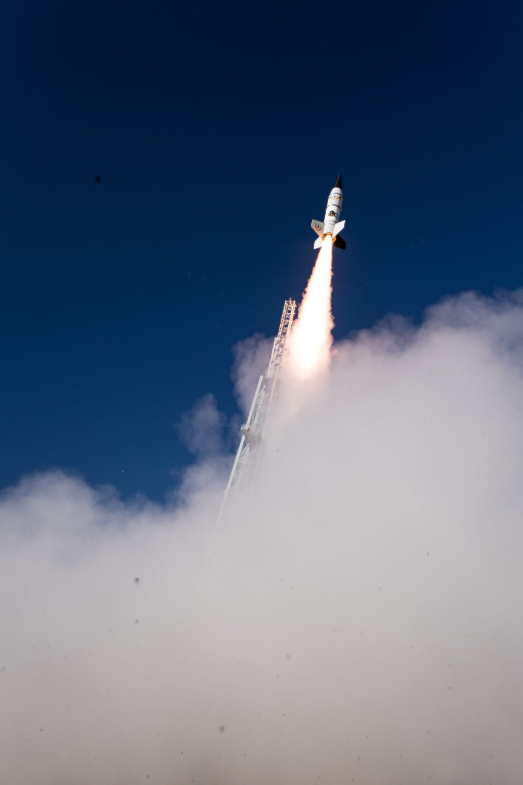 X-Bow Systems Achieves Successful Test of Solid Rocket Motor