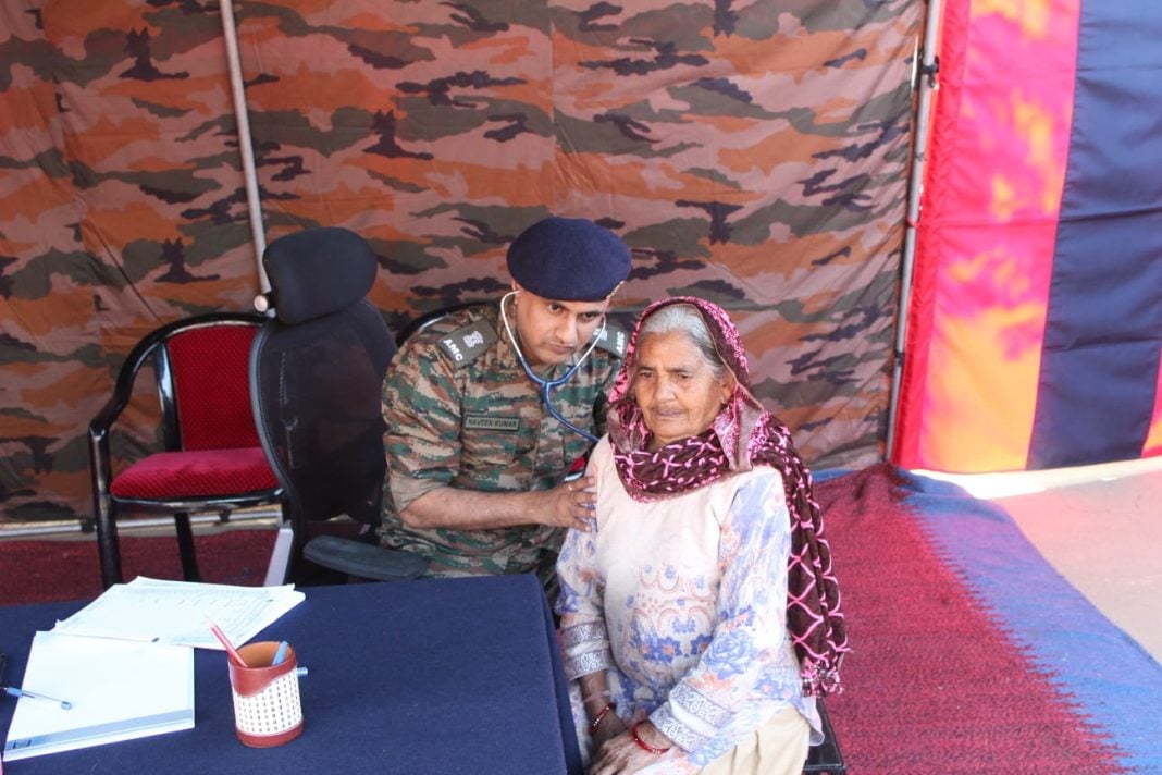 Free Medical Camp Held for Villagers by Dah Division of the Army