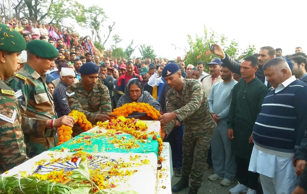 Governor and Chief Minister Mourn the Martyrdom of Havildar Suresh Kumar from Mandi District