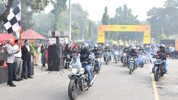 Indian Army Organizes Motorcycle Rally in Kolkata for 'Vijay Diwas' Celebrations