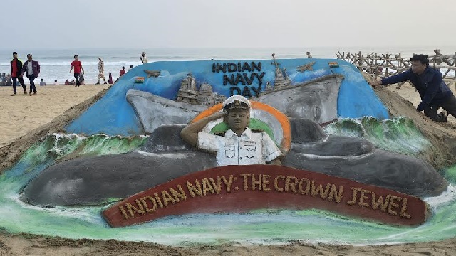 International Sand Artist Manas Kumar Sahoo Commemorates Indian Navy Day with 20-Foot Masterpiece in Puri