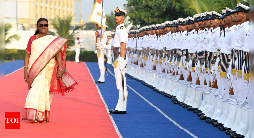 President Droupadi Murmu Celebrates Navy Day at Puri Beach, Highlights Maritime Heritage and Gender Inclusion in Indian Navy